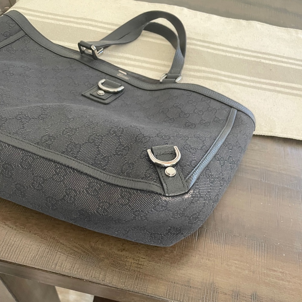 Gucci Large Authentic - image 3